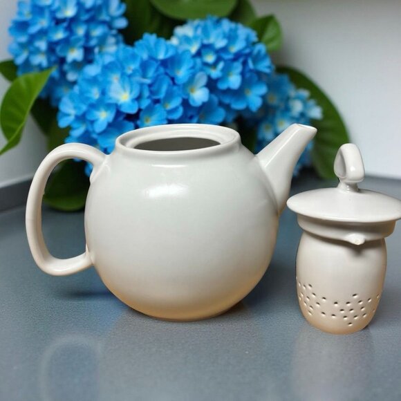 Chantal Ceramic Teapot With Infuser & Lid White Round Design 3-Piece Set - Picture 1 of 6